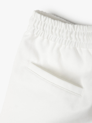 Quần Short Kaki Lưng Thun Gắn Nhãn Trang Trí Form Straight QS067 Màu Trắng