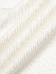 Áo Thun Dệt Kim Thêu Logo M Form Regular AT181 Màu Trắng