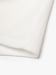 Áo Thun Dệt Kim Thêu Logo M Form Regular AT181 Màu Trắng