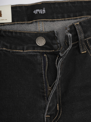 Quần Jean Rã Diễu Thêu Huy hiệu 4MEN Form Regular QJ120 Màu Xám