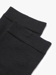 Vớ Công Sở Cổ Trung Sợi Bamboo Kháng Khuẩn Khử Mùi VO148 Màu Đen