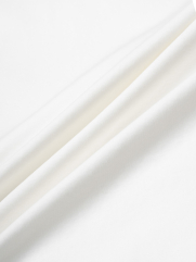 Aó Polo Thêu Logo Ngựa Dưới Lai Form Regular PO182 Màu Trắng