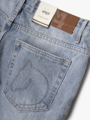 Quần Jean Thêu Hình Ngựa Túi Sau Form Straight QJ124