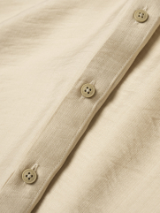Áo Sơ Mi Linen Xước Ngắn Tay Form Regular SM203