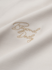 Áo Thun Rayon Cổ V Thêu Chữ Beyond Daily Form Regular AT195 Màu Be