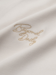 Áo Thun Rayon Cổ V Thêu Chữ Beyond Daily Form Regular AT195 Màu Be