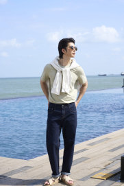 Áo Thun Vân Nổi Thêu Chiếc Thuyền Form Regular AT191 Màu Rêu