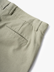 Quần Short Linen Thêu Cánh Buồm Form Straight QS087 Màu Rêu Nhạt