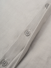 Áo Sơ Mi Herringbone Nẹp Dấu Khuy Form Regular SM211 Màu Xám