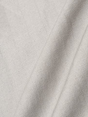 Áo Sơ Mi Herringbone Nẹp Dấu Khuy Form Regular SM211 Màu Xám