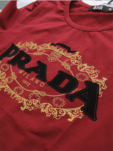 Áo thun cổ tròn đỏ đô prada at540 - 2