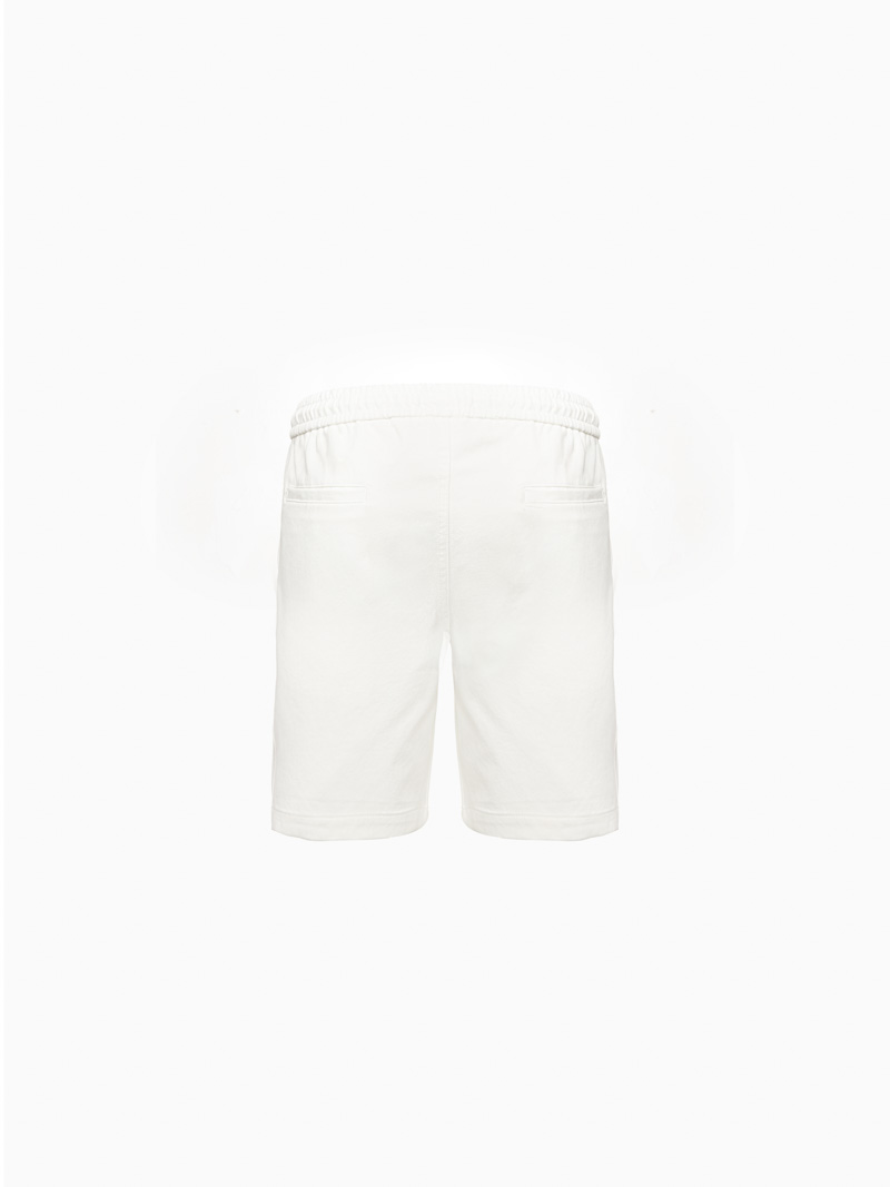 Quần Short Kaki Lưng Thun Gắn Nhãn Trang Trí Form Straight QS067 Màu Trắng
