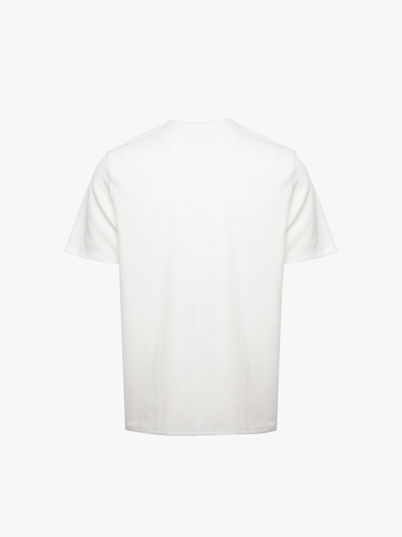 Áo Thun Dệt Kim Thêu Logo M Form Regular AT181 Màu Trắng