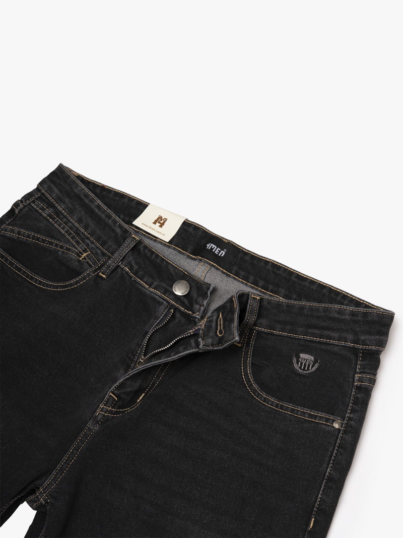 Quần Jean Rã Diễu Thêu Huy hiệu 4MEN Form Regular QJ120 Màu Xám