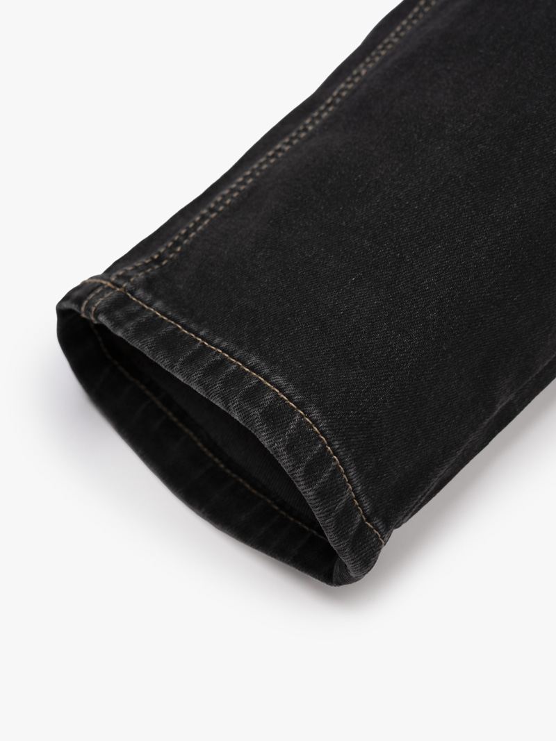 Quần Jean Rã Diễu Thêu Huy hiệu 4MEN Form Regular QJ120 Màu Xám