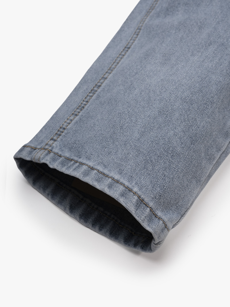 Quần Jean Rã Diễu Thêu Huy hiệu 4MEN Form Regular QJ120 Màu Xanh Biển Nhạt