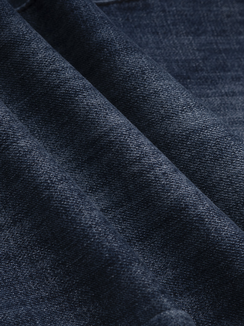 Quần Jean Thêu Pattern Ngựa Túi Sau Form Regular QJ123