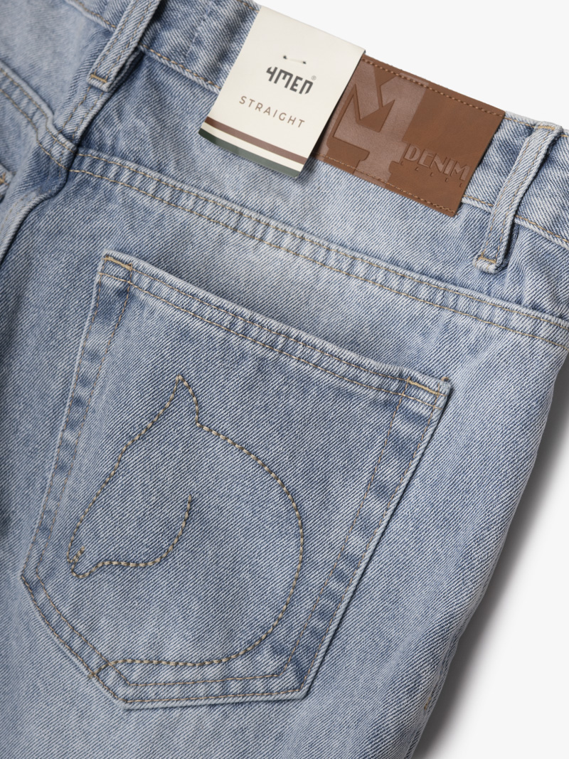 Quần Jean Thêu Hình Ngựa Túi Sau Form Straight QJ124