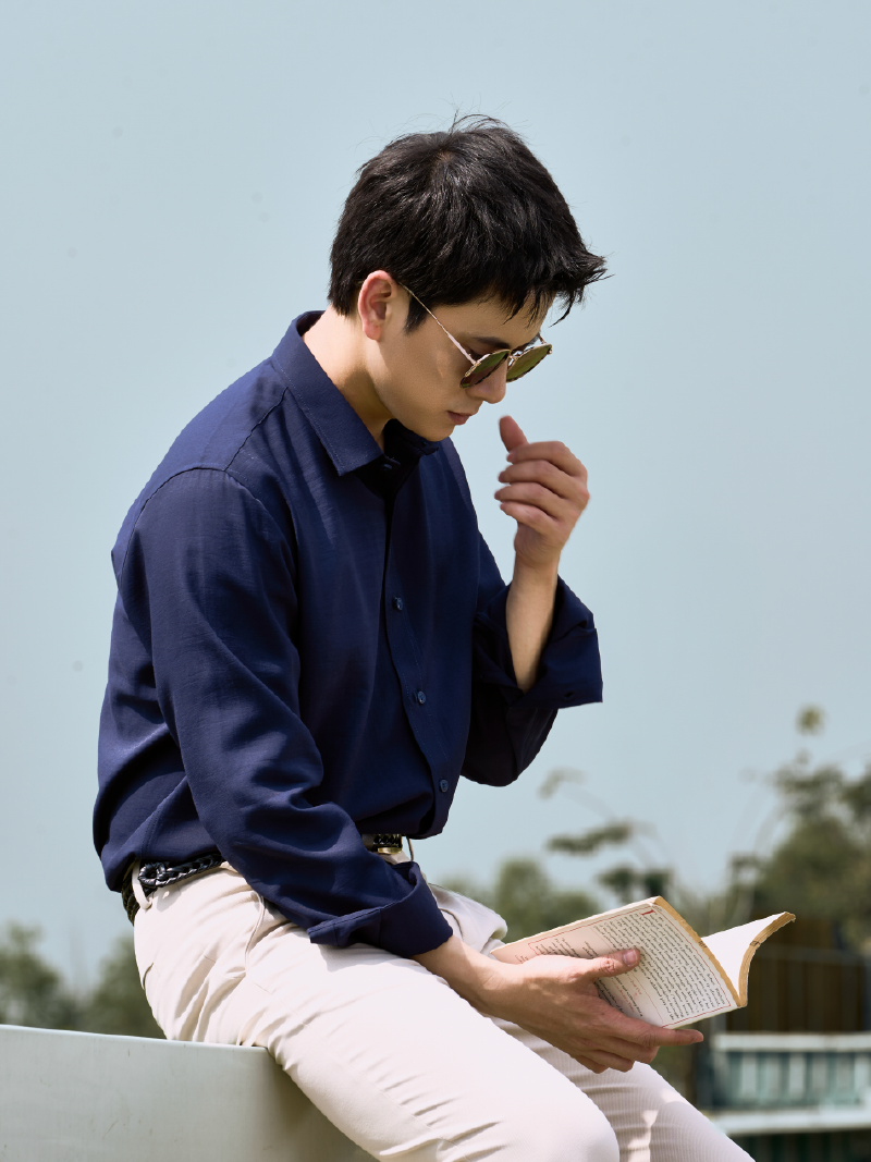 Áo Sơ Mi In Pattern Đầu Ngựa Form Regular SM201 Màu Xanh Đen