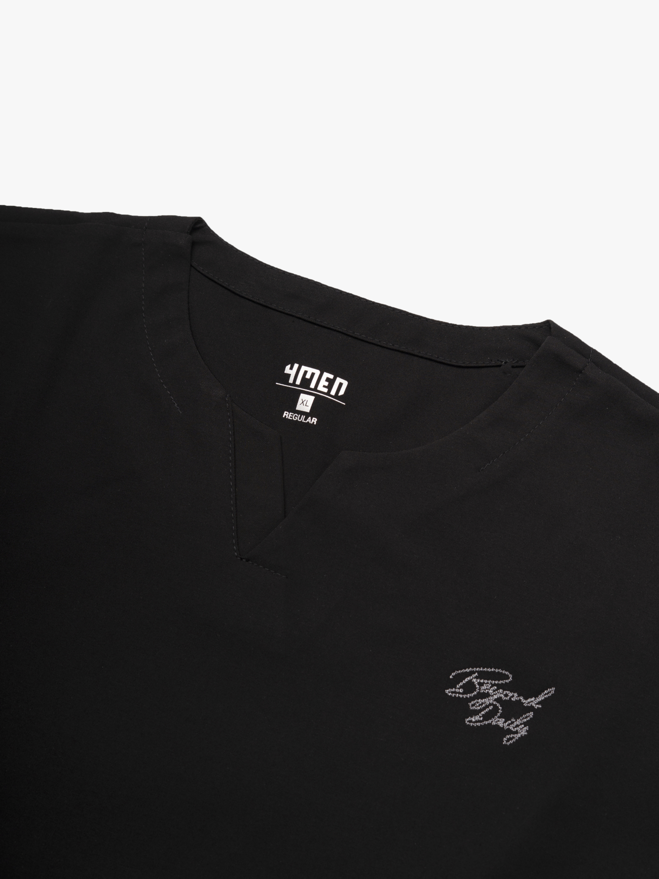 Áo Thun Rayon Cổ V Thêu Chữ Beyond Daily Form Regular AT195 Màu Đen