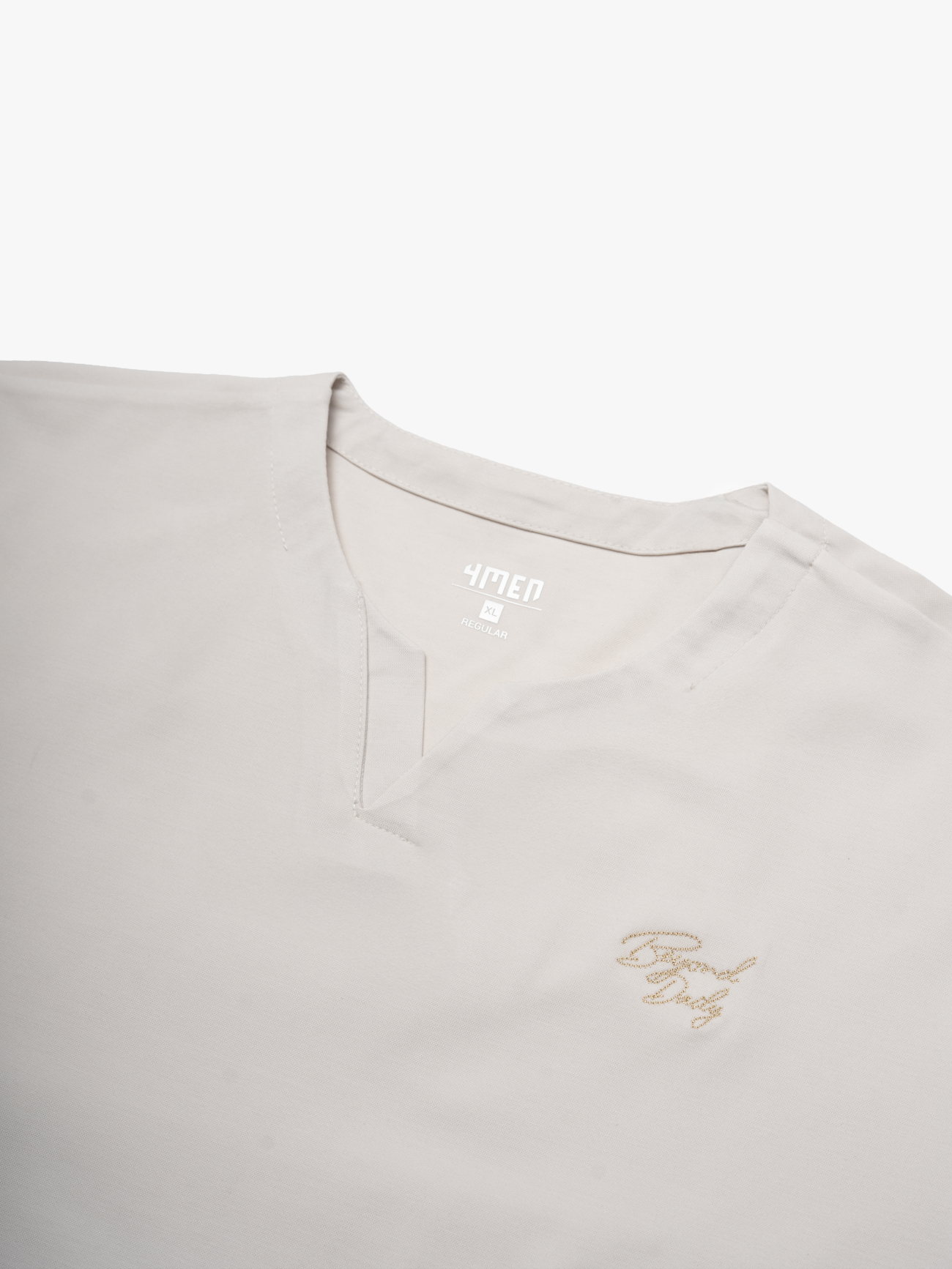 Áo Thun Rayon Cổ V Thêu Chữ Beyond Daily Form Regular AT195 Màu Be