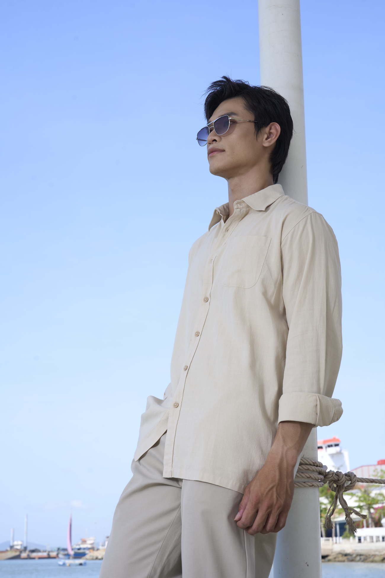 Áo Sơ Mi Linen Thêu Logo Cánh Buồm Phía Sau Form Relaxed SM208 Màu Be Nhạt
