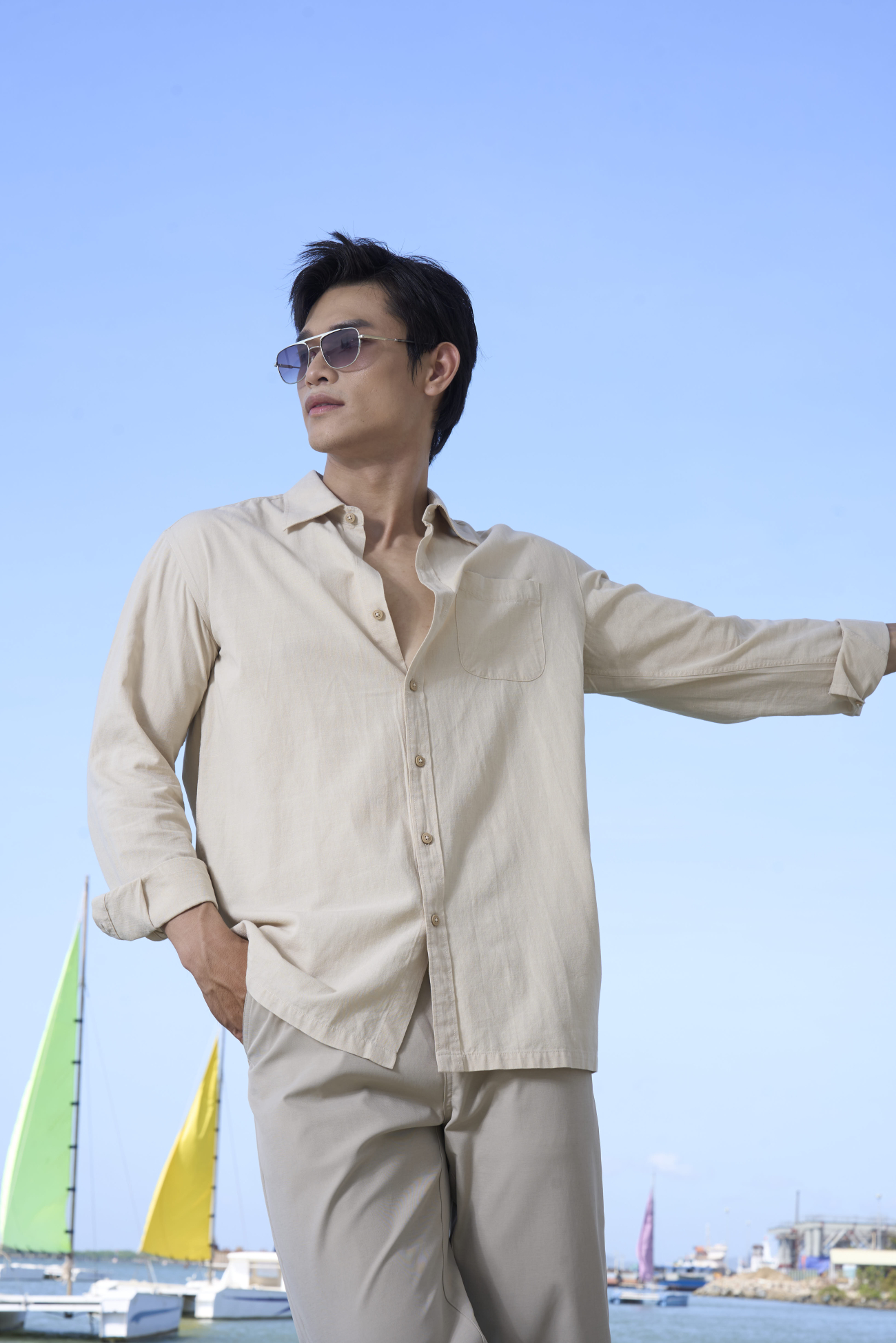 Áo Sơ Mi Linen Thêu Logo Cánh Buồm Phía Sau Form Relaxed SM208 Màu Be Nhạt