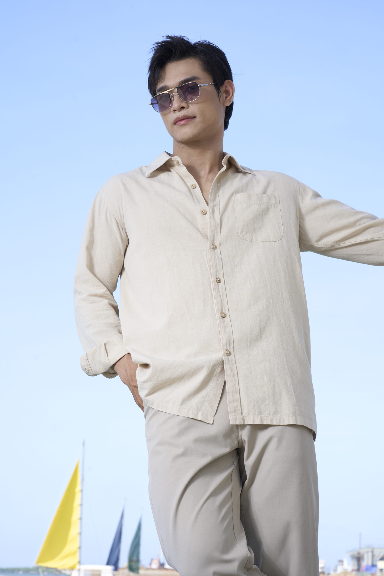 Áo Sơ Mi Linen Thêu Logo Cánh Buồm Phía Sau Form Relaxed SM208 Màu Be Nhạt