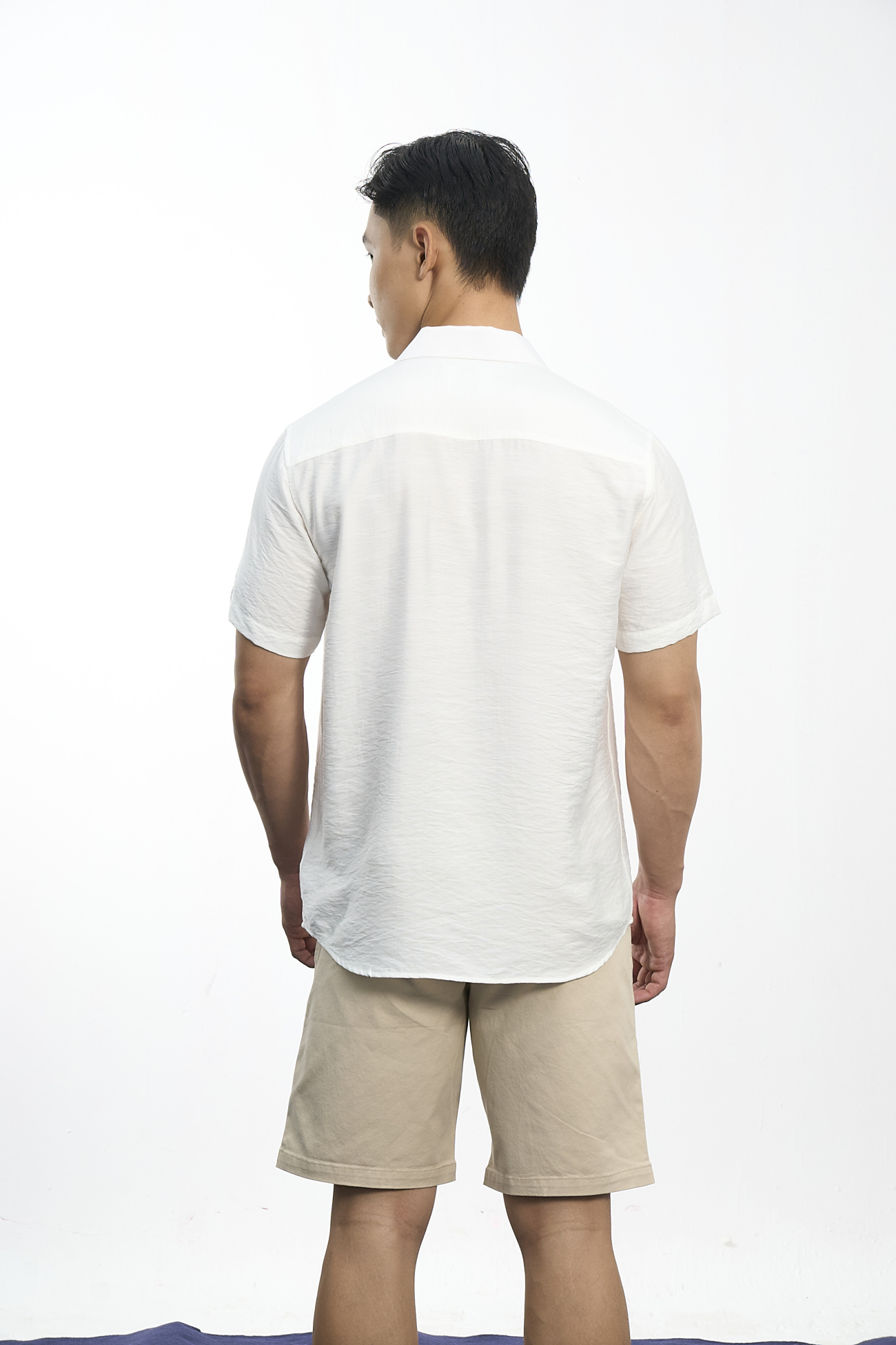 Áo Sơ Mi Linen Xước Ngắn Tay Form Regular SM203 Màu Trắng