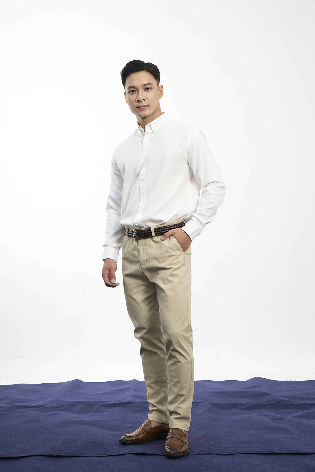 Áo Sơ Mi Vải Oxford Trơn Signature Form Regular SM157 Màu Trắng Kem