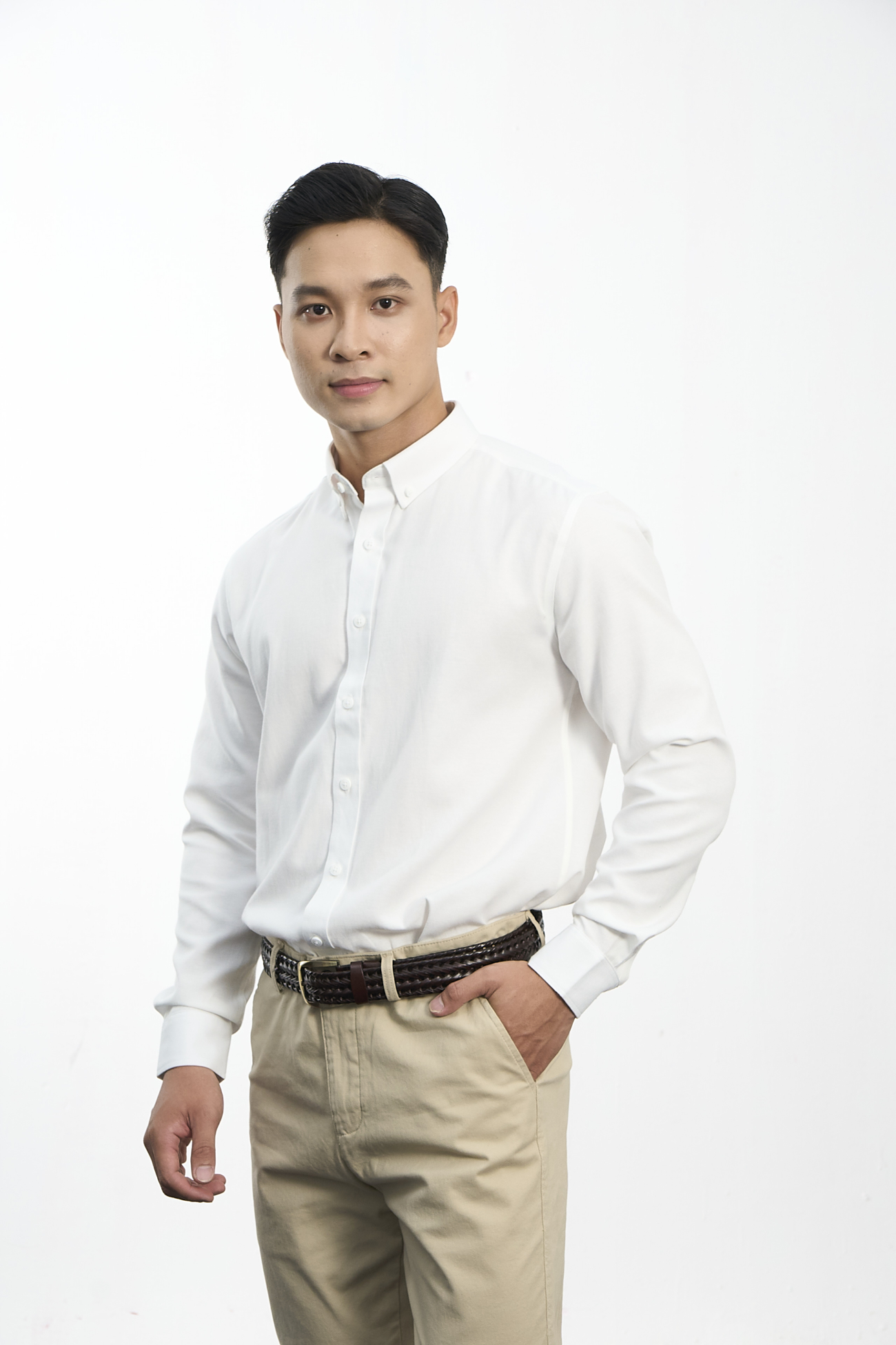 Áo Sơ Mi Vải Oxford Trơn Signature Form Regular SM157 Màu Trắng Kem