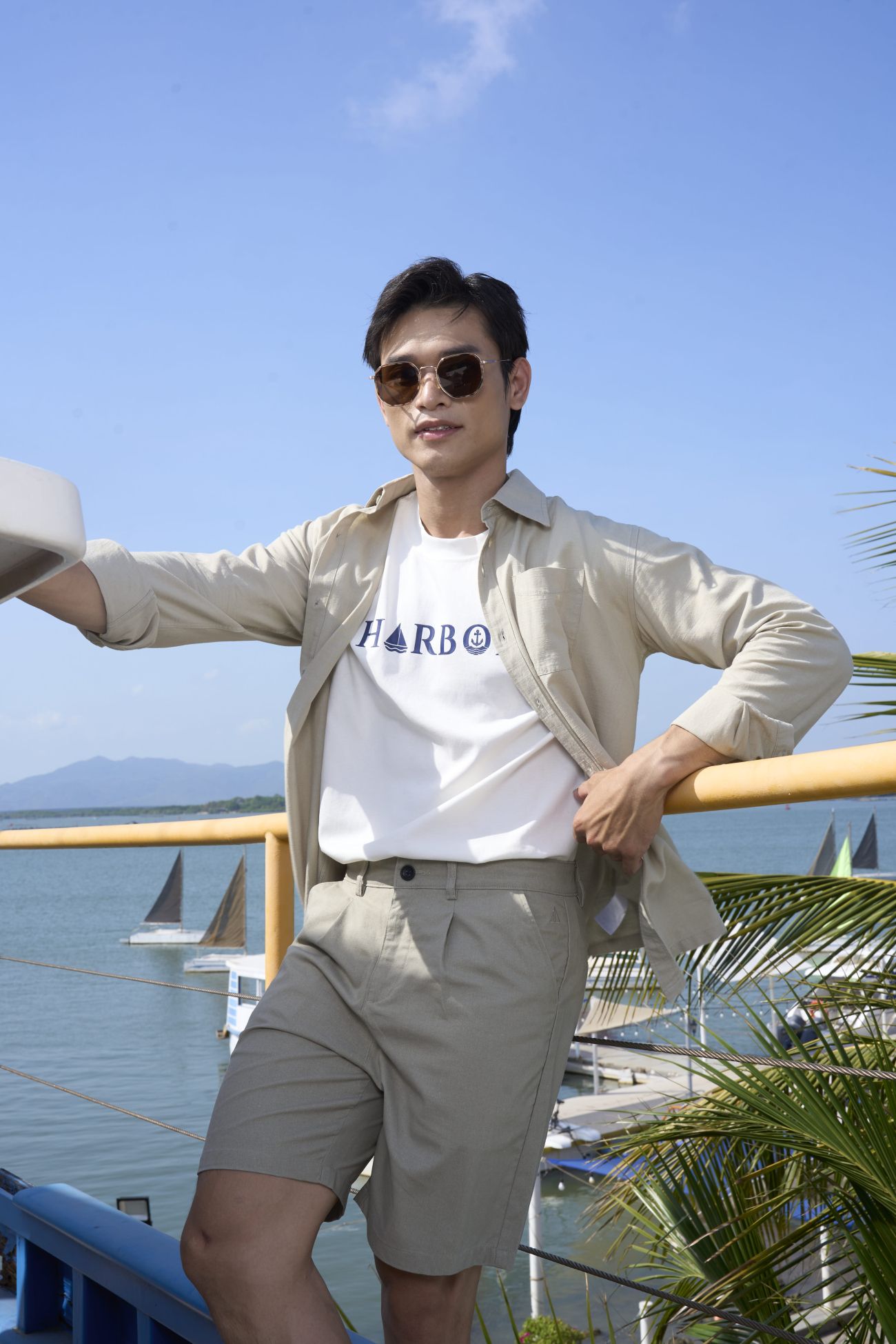 Áo Thun Cổ Tròn In Chữ Harbor Form Relaxed AT193 Màu Trắng