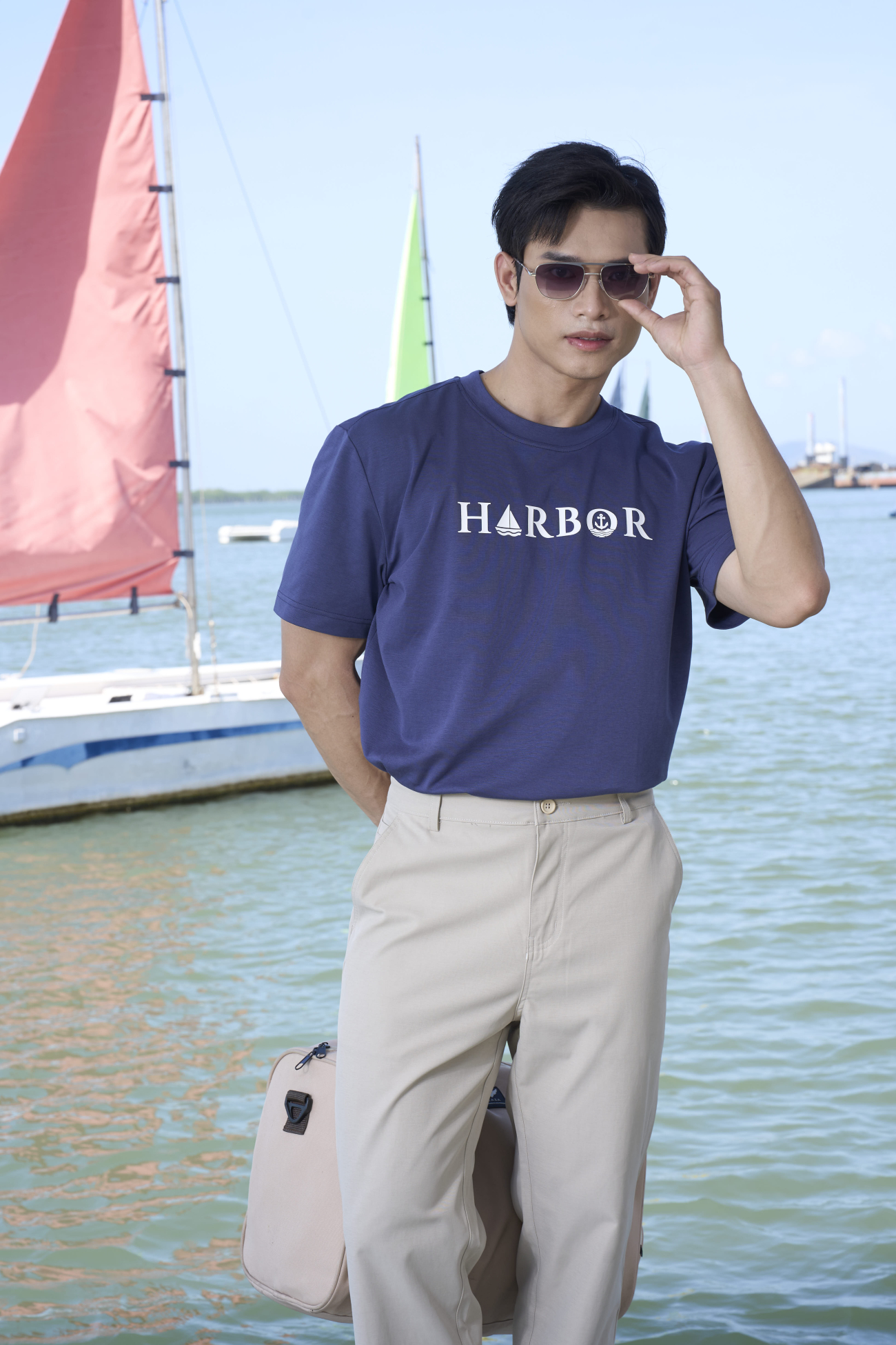 Áo Thun Cổ Tròn In Chữ Harbor Form Relaxed AT193 Màu Xanh Đen