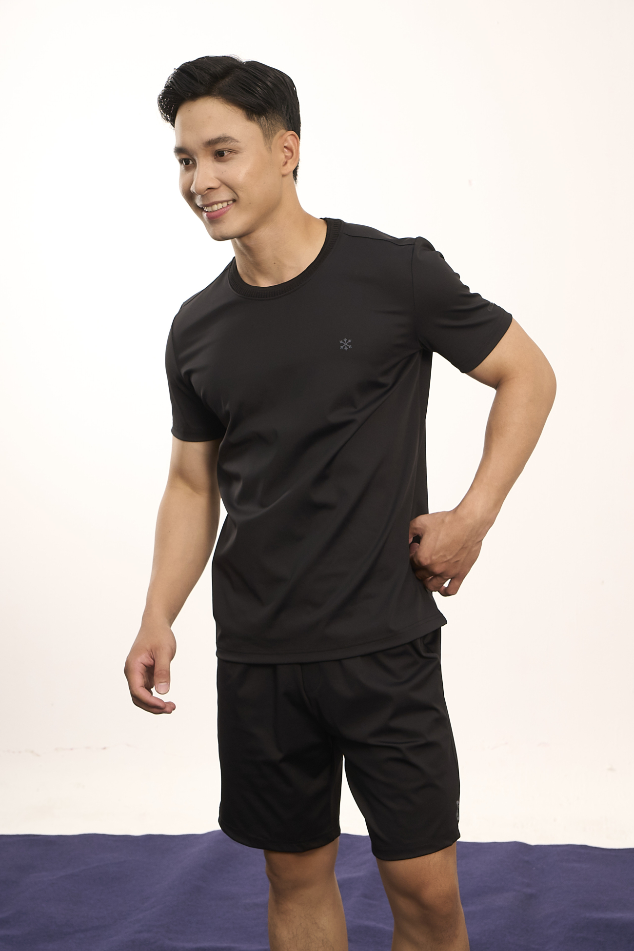 Áo Thun Cool-X Cổ Tròn In Logo Bông Tuyết Form Slimfit AT188 Đen