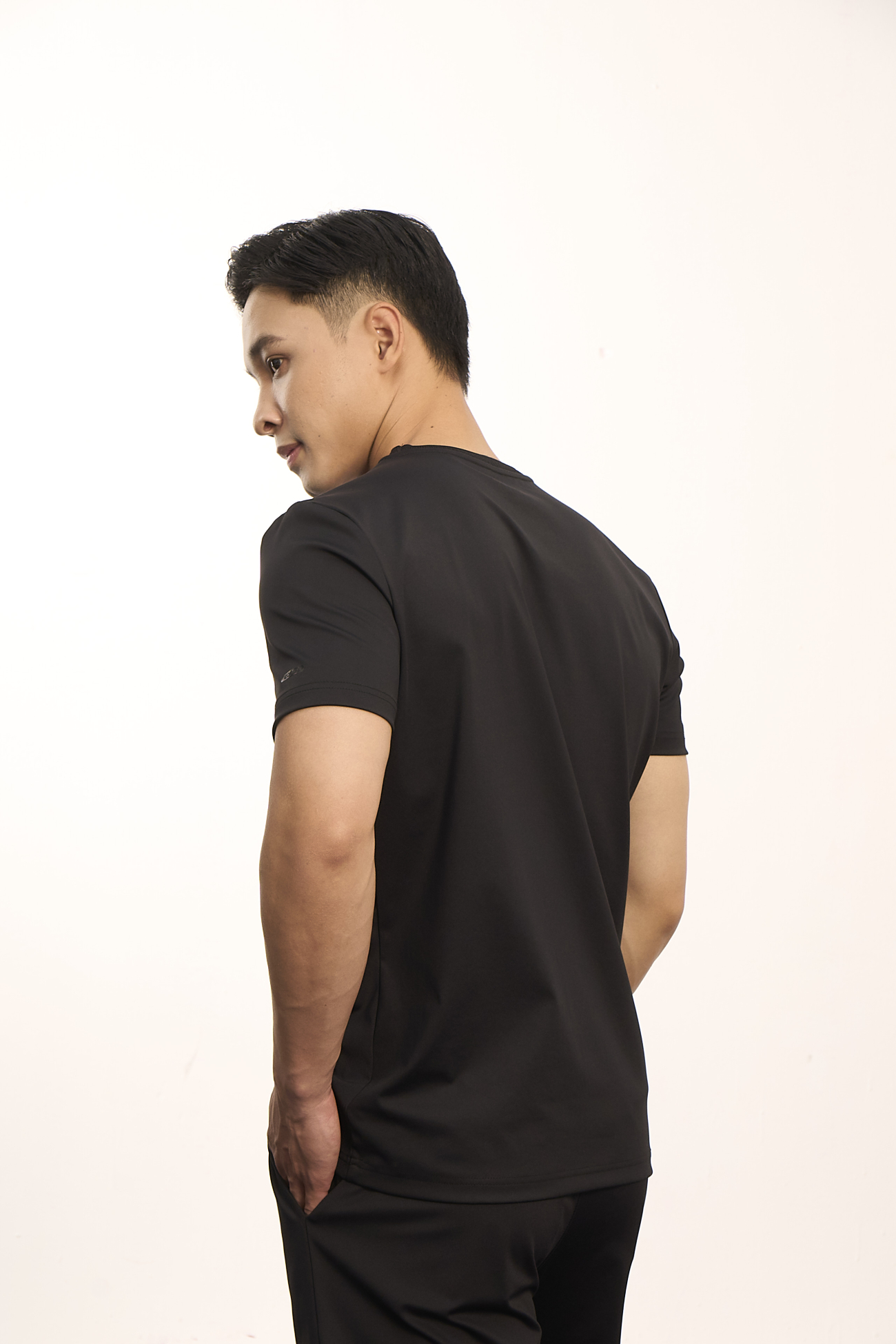 Áo Thun Cool-X Cổ Tròn In Logo Bông Tuyết Form Slimfit AT188 Đen