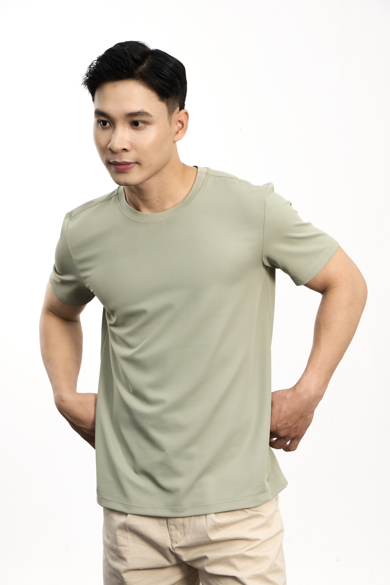 Áo Thun Cool-X In Logo Bông Tuyết Sau Cổ Form Regular AT189 Rêu Nhạt