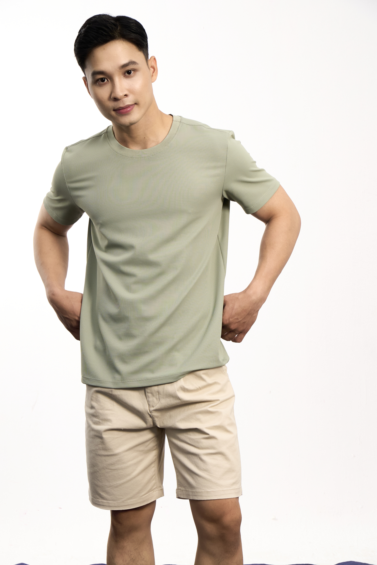 Áo Thun Cool-X In Logo Bông Tuyết Sau Cổ Form Regular AT189 Rêu Nhạt