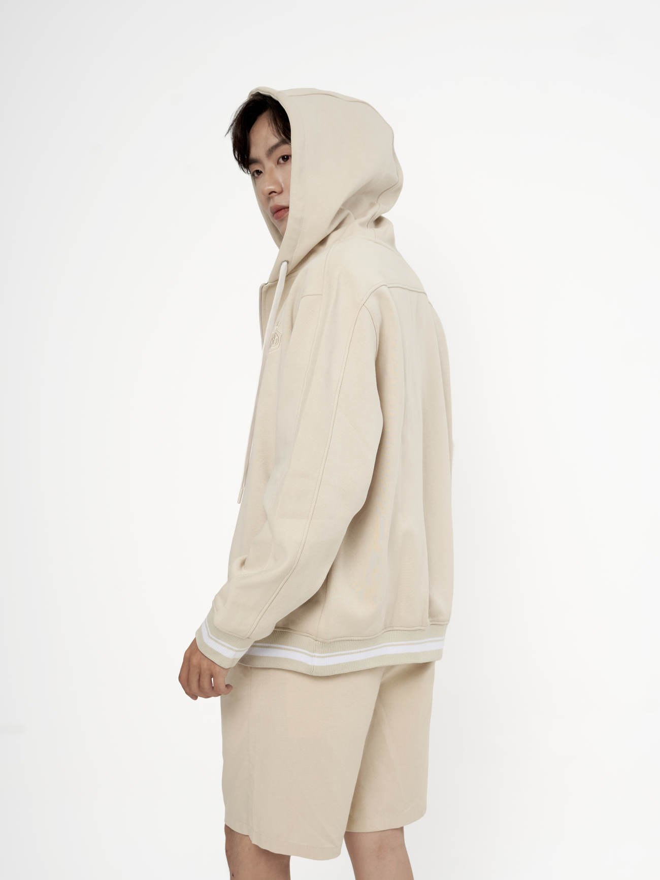Áo Hoodie Phối Bo Sọc Thêu Logo Sọc Ở Cổ Tay Form Regular AH007 Màu Be