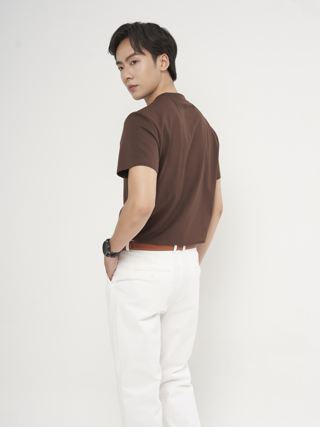 Áo Thun Cổ Tròn Trơn Form Slimfit AT132 Màu Nâu Nhạt