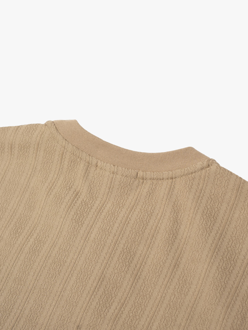 Áo Thun Texture Jacquard Dệt Nổi Form Modern AT201 Màu Be