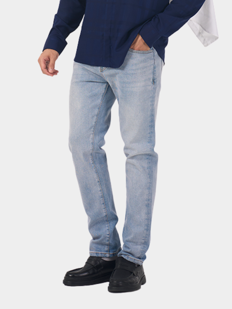 quan jeans xanh nhat theu chu 4men o lung form slimfit qj090
