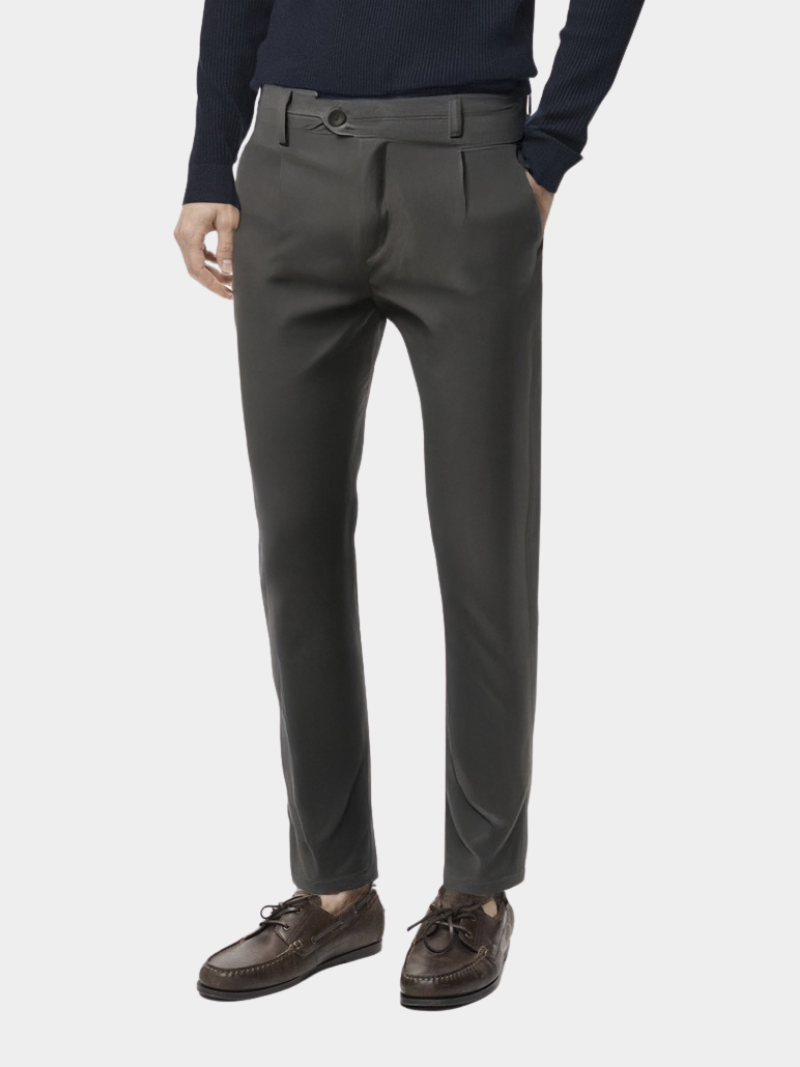 quan kaki dieu 2 ben mieng tui form slimfit qk031