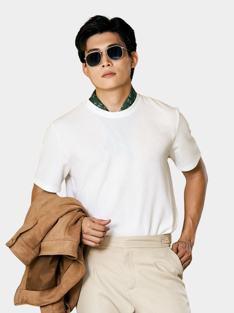 ao thun det kim theu logo m form regular at181